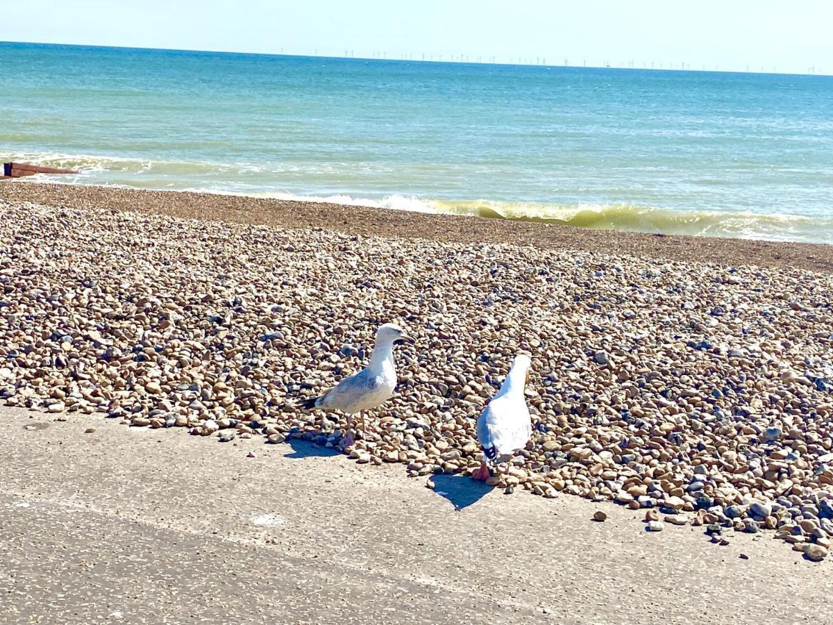 Stunning 2 Bed Apartment Sea Views And Parking Worthing Exterior photo