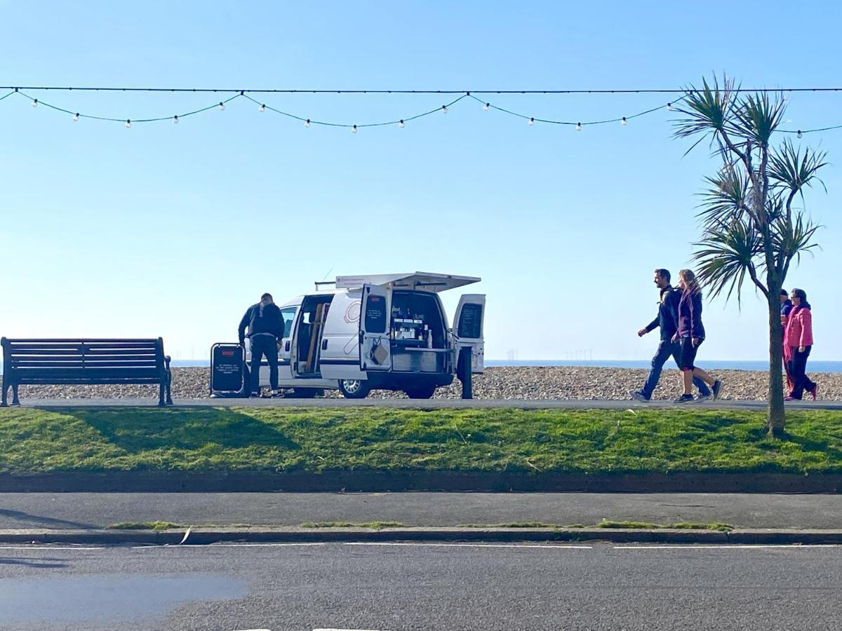 Stunning 2 Bed Apartment Sea Views And Parking Worthing Exterior photo